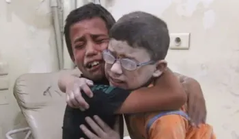 "Mi hermano se ha ido": el desgarrador abrazo que revela el dolor de un ataque en Siria