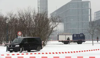 Acordonan oficinas de la canciller Merkel por objeto sospechoso