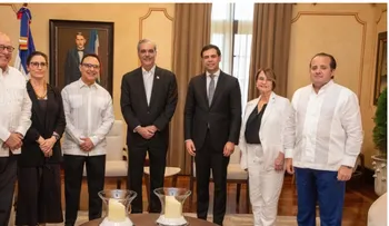 Abinader recibe a Michel Camilo y autoridades de Berklee