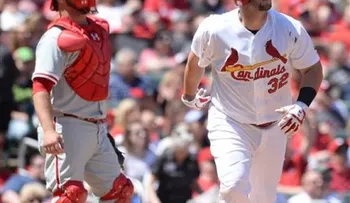 Con jonrón de Adams, Cardenales arrollan a Filis 