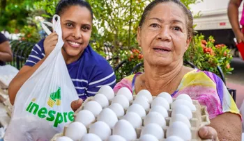 Residentes de Barahona e Independencia compran pollos a 200 pesos en Inespre