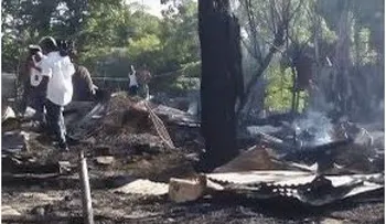 Fuego destruye 15 viviendas en comunidad de Santiago