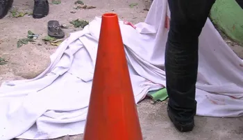 Muere niño al caerle encima una pared en sector Los Ríos