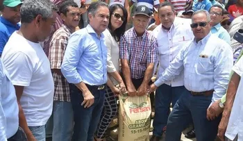 Productores de Santiago Rodríguez reciben 3 mil 500 quintales de abono