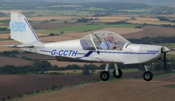 Una señal del cielo: Este piloto deseó un feliz 2017 de una forma muy especial