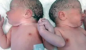 Increíble: una mujer tuvo un bebé, y 26 días después mellizos