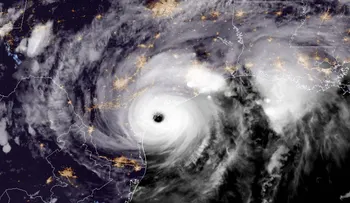 Miles de personas están varadas en cruceros por el huracán Harvey