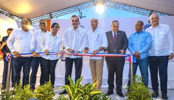 Presidente Abinader y Obras Públicas entregan 25 km de calles asfaltadas; anuncian inversión de RD 50 millones en aceras y contenes