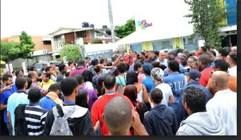 Incendio provoca un corredero de empleados de Call Center