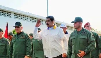 Maduro dice Trump "ataca libertad de circulación" tras suspensión de vuelos