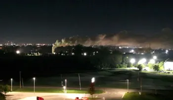 Explosión de tanque químico en Toledo, Ohio, obliga a evacuar a cientos y mantiene alerta por nueva deflagración