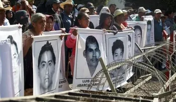 Padres de 43 estudiantes rechazan que estén muertos