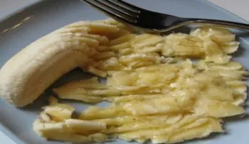 Aplasta una banana (guineo) y ponle estos 2 ingredientes: ¡Nunca más volverá a toser!