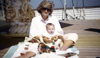 Revelan fotos familiares de la princesa Diana nunca antes vistas