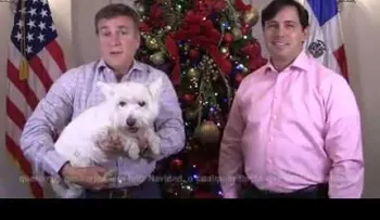 Embajador James Brewster y su esposo felicitan dominicanos por las navidades (VIDEO)