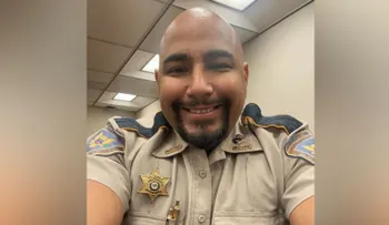 "Dreamer" despedido como policía por su estatus migratorio envía mensaje a Trump