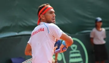 Víctor Estrella derrota a Novikov y avanza a semifinales de Monterrey
