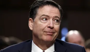 La misteriosa cuenta anónima que usa el ex director del FBI James Comey