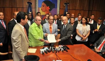 Reinaldo y Charlie Moriotti piden al Procurador investigar denuncia del director de Aduanas 