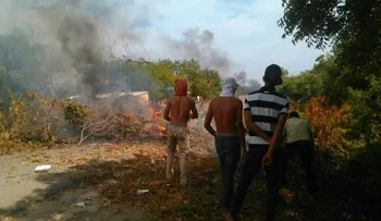 Bloquean carretera Montecristi-Dajabón en demanda de asfaltado de calles