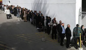 Tasa de desempleo en Estados Unidos cae a 4,9%, su punto más bajo en 8 años