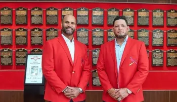Yadier Molina y Albert Pujols ingresan al Salón de la Fama de los Cardenales en emotiva ceremonia