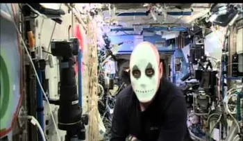 Astronautas se disfrazan en el espacio para celebrar Halloween