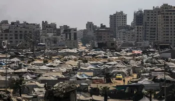 Israel mata a 30 palestinos en ataques contra el centro de Gaza