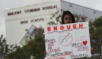 El Senado de Florida aprueba un proyecto de ley que aumenta la edad mínima para comprar armas de fuego