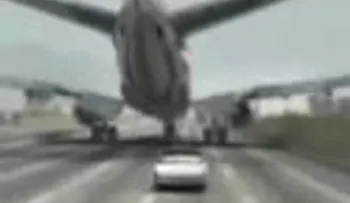 Un avión aterriza en una carretera...(VIDEO)