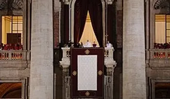 Hablando del rey de Roma, por la puerta asoma: un refrán que invita a la prudencia