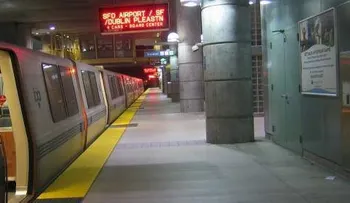 Video: hombre sobrevive luego de que un tren le pasara por encima
