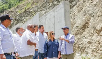Ministro de Obras Públicas supervisa trabajos carretera Rancho Arriba- Sabana Larga