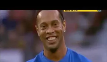 14 años después: Retan a Ronaldinho a repetir su golazo a Inglaterra y este fue el resultado