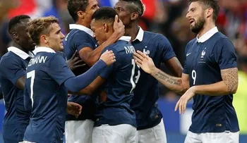 Francia supera a Alemania en noche violenta