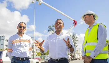 Gobierno inicia iluminación de la autopista 30 de Mayo