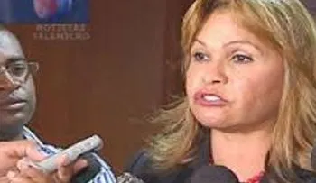 Senadora denuncia el Gobierno invierte RD$ millones para pasar proyecto de reelección  
