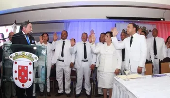 Abel Martínez dice que recibió las arcas vacias; promete devolver el esplendor a Santiago