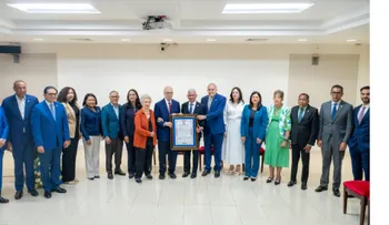 Senado reconoce trayectoria de Jaime Sued en industria farmacéutica