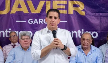 Víctor Fadul juramenta comité de campaña en Santiago