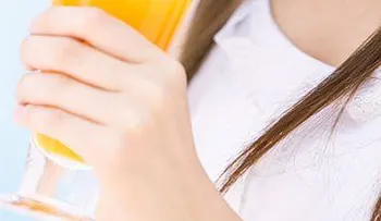 6 bebidas que alivian el dolor de garganta