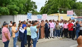 Fuerza del Pueblo solicita declarar Santiago en emergencia educativa por fallas escolares
