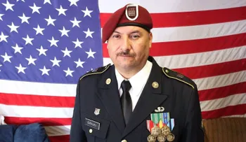 Veterano del Ejército de EE.UU. que fue deportado hace 14 años recibe la ciudadanía estadounidense