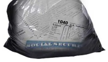 Investigan preparador dominicano de impuestos por documentos oficiales hallados en la basura