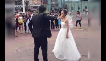 Un hombre golpea a su esposa el día de la boda
