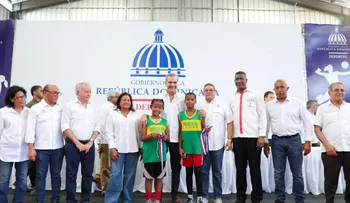 Presidente Luis Abinader inaugura el techado del Club Pueblo Nuevo de Villa Duarte, Santo Domingo Este