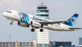Sistemas de avión de EgyptAir detectaron humo antes de caer al Mediterráneo