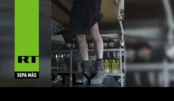 Un ladrón se queda atorado en el techo de una tienda