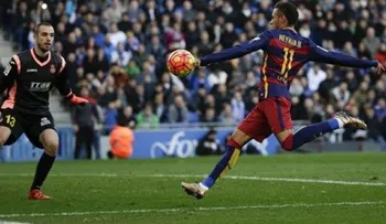 Barcelona empata 0-0 ante Espanyol y compromete su liderato