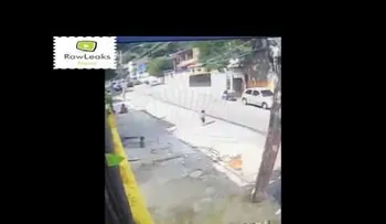 Dos niños se salvan milagrosamente de ser aplastados por un vehículo descontrolado